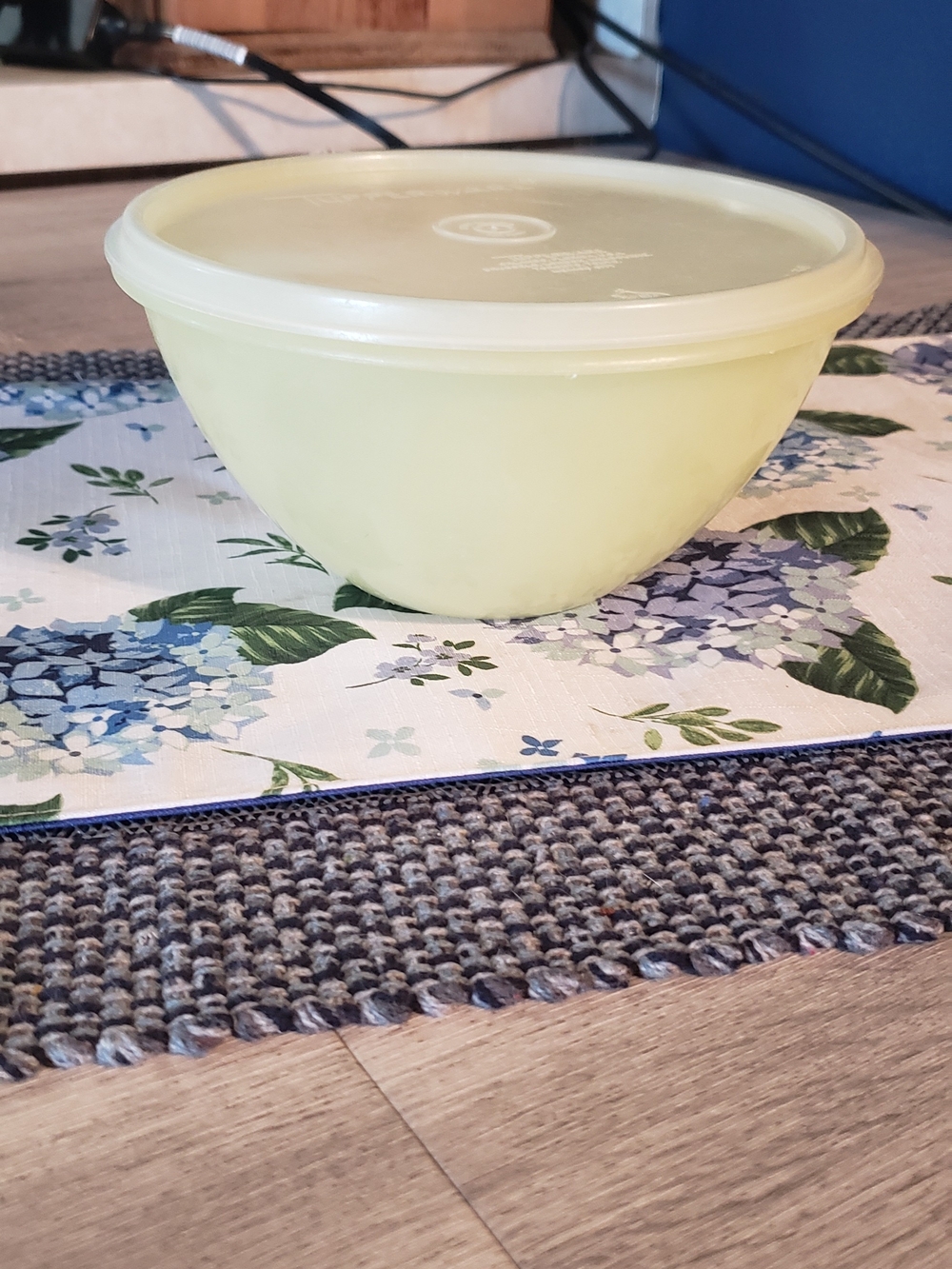 Tupperware‎ Yellow Plastic Food Storage Bowl with Lid. Vintage Circa 1946